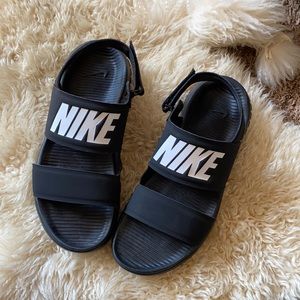 Nike tanjun sandals